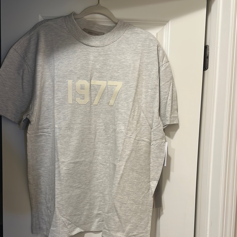 Essential 1977 Gray T-Shirt
